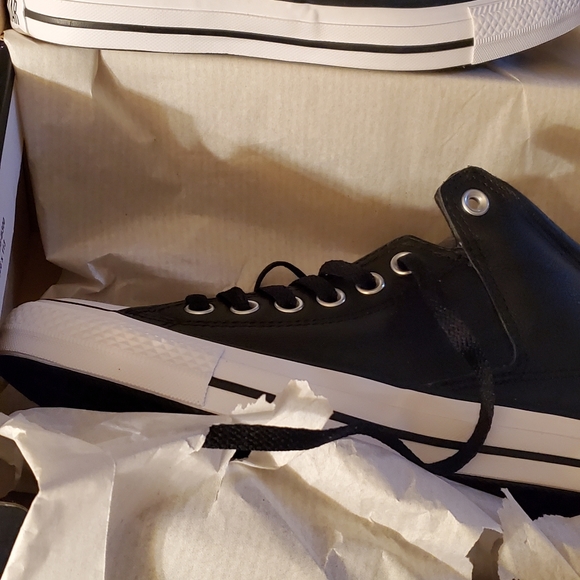 Converse - Picture 3 of 3